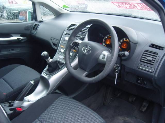 2010 TOYOTA AURIS 1.6 5dr image 6