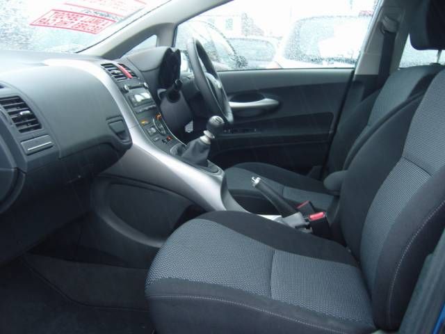 2010 TOYOTA AURIS 1.6 5dr image 7