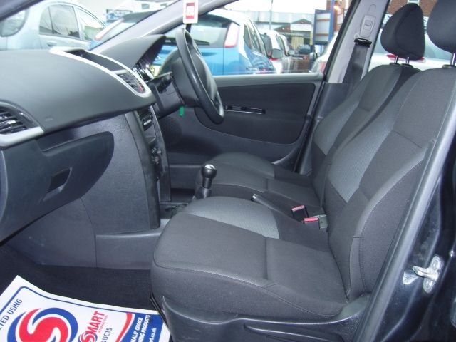 2010 PEUGEOT 207 1.4 S 5dr image 6