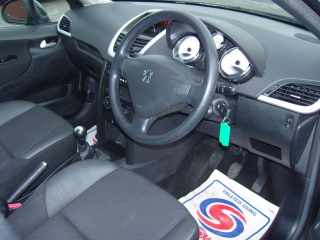 2010 PEUGEOT 207 1.4 S 5dr image 7