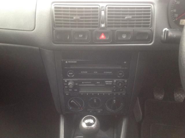 2004 VOLKSWAGEN GOLF 1.6 5d image 5