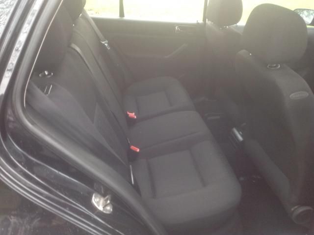 2004 VOLKSWAGEN GOLF 1.6 5d image 8