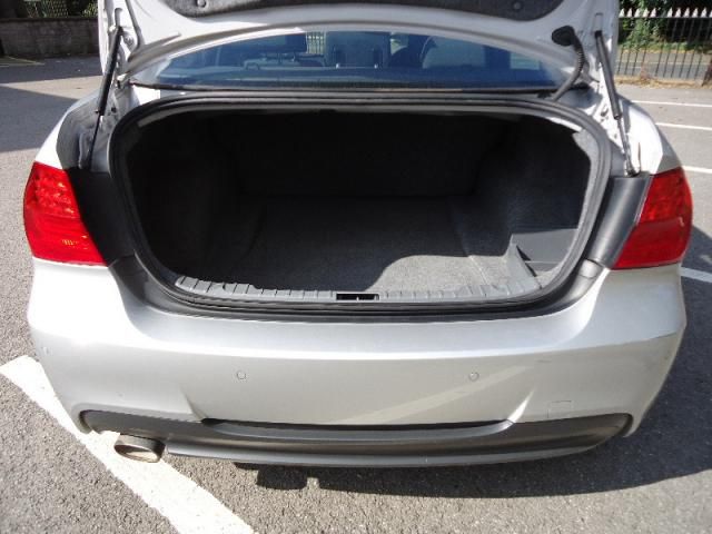 2010 BMW 2.0 318D M SPORT 4d image 5