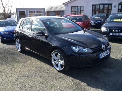 2011 Volkswagen Golf S TDI image 1