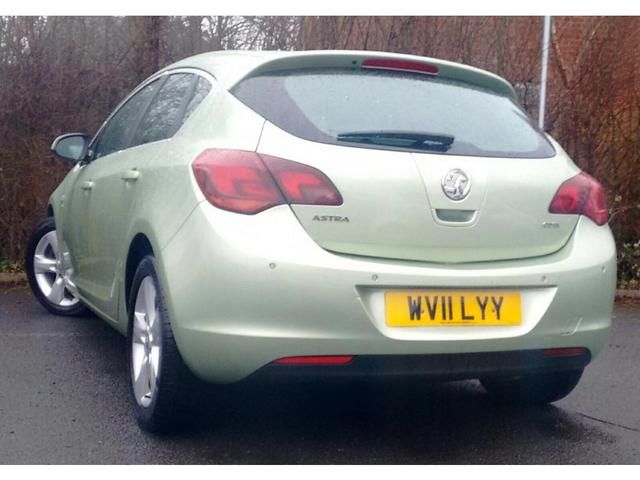 2011 VAUXHALL ASTRA 1.7 5dr image 3