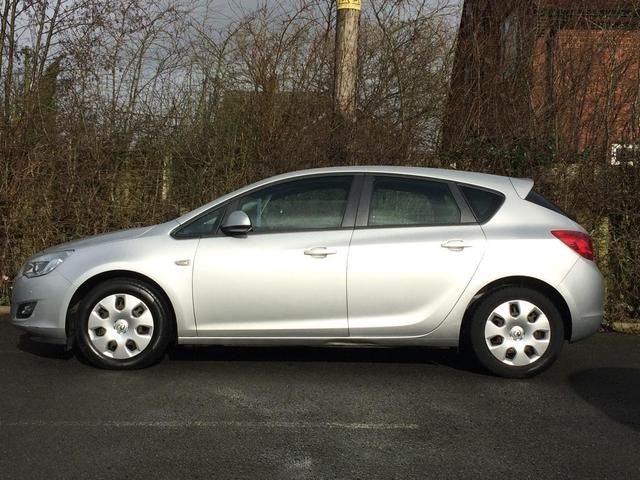 2011 VAUXHALL ASTRA 1.6 5dr image 2