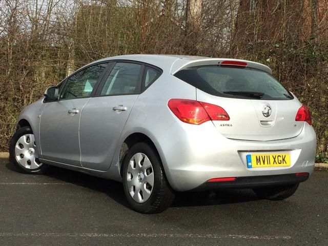 2011 VAUXHALL ASTRA 1.6 5dr image 3