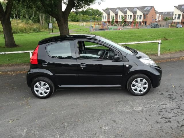 2011 PEUGEOT 107 1.0 URBAN 5d image 2