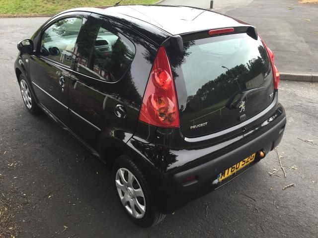 2011 PEUGEOT 107 1.0 URBAN 5d image 3