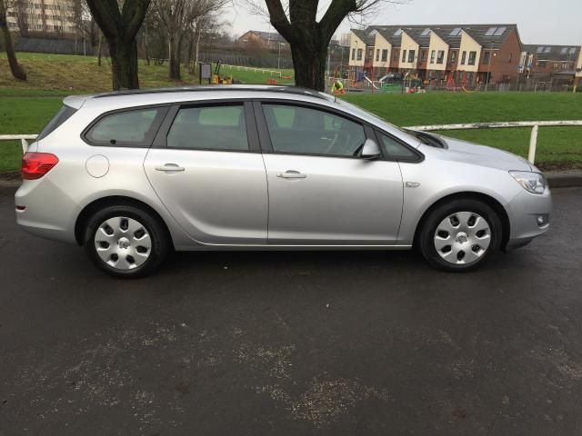 2011 VAUXHALL ASTRA 1.3 CDTI 5d image 2