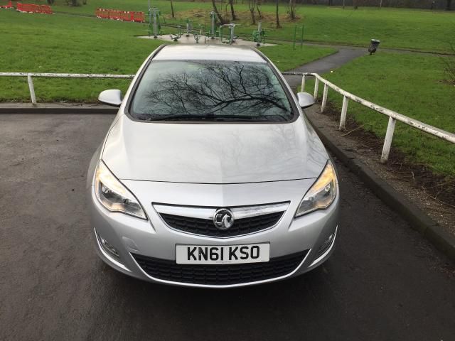 2011 VAUXHALL ASTRA 1.3 CDTI 5d image 3