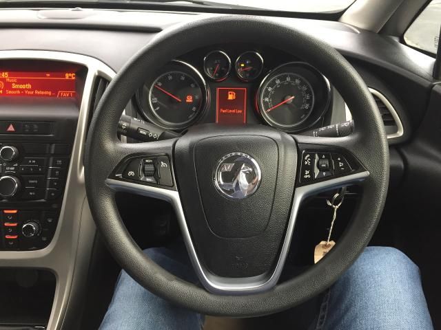 2011 VAUXHALL ASTRA 1.3 CDTI 5d image 5