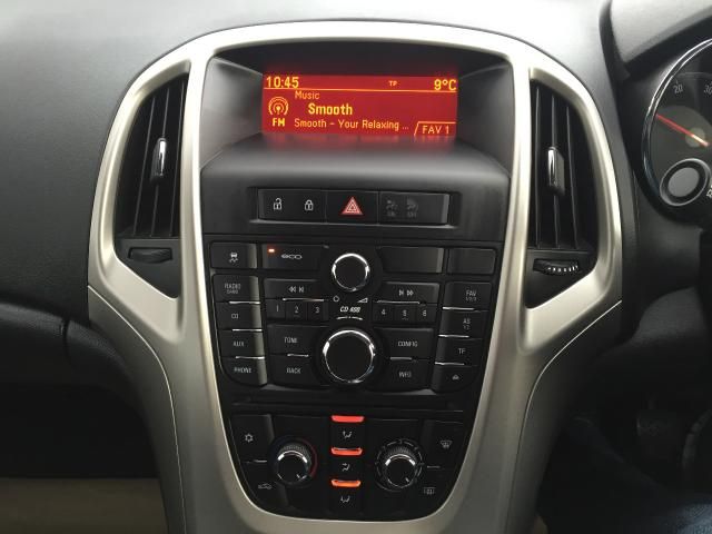 2011 VAUXHALL ASTRA 1.3 CDTI 5d image 7