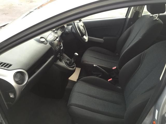 2010 MAZDA 2 1.3 TAKUYA 5d image 5