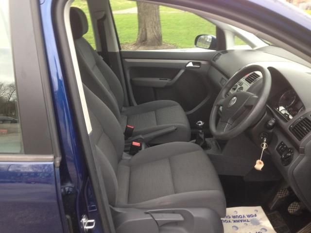 2007 VOLKSWAGEN TOURAN 1.9 S TDI 5d image 5