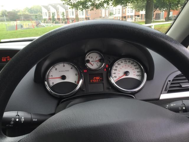 2011 PEUGEOT 207 1.4 S HDI 5d image 8