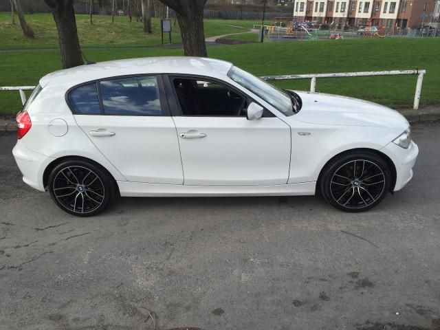 2009 BMW 1 SERIES 2.0 ES 5d image 2