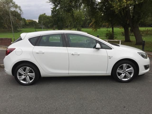 2014 VAUXHALL ASTRA 1.4 SRI 5d image 2