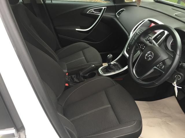 2014 VAUXHALL ASTRA 1.4 SRI 5d image 5