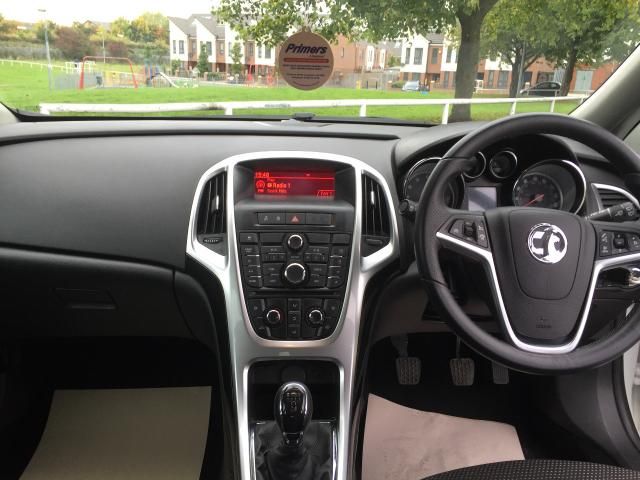 2014 VAUXHALL ASTRA 1.4 SRI 5d image 6