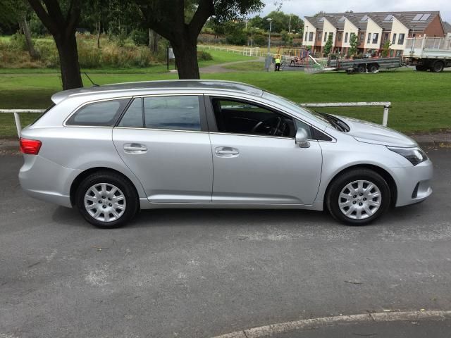 2012 TOYOTA AVENSIS 2.0 D-4D T2 5d image 2