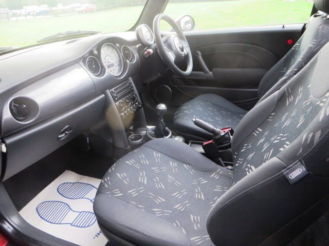 2005 MINI CONVERTIBLE 1.6 ONE 2d image 5