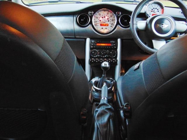 2004 MINI HATCH 1.6 COOPER S 3d image 8
