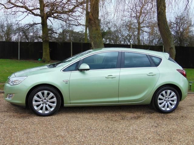 2011 VAUXHALL ASTRA 1.6 SE 5d image 3