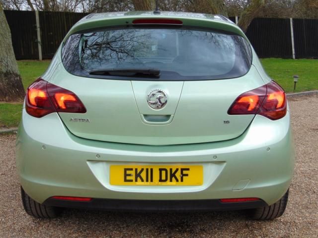 2011 VAUXHALL ASTRA 1.6 SE 5d image 4