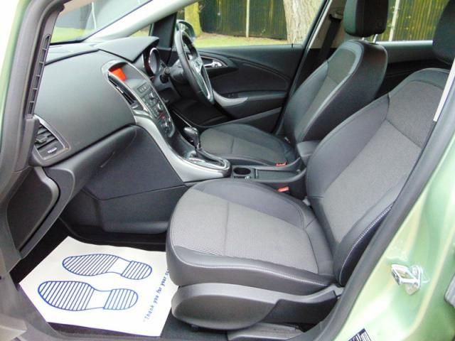 2011 VAUXHALL ASTRA 1.6 SE 5d image 5