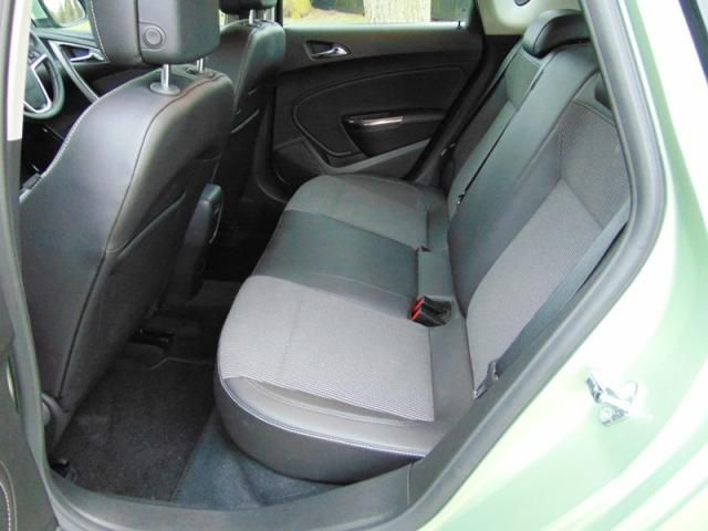 2011 VAUXHALL ASTRA 1.6 SE 5d image 6