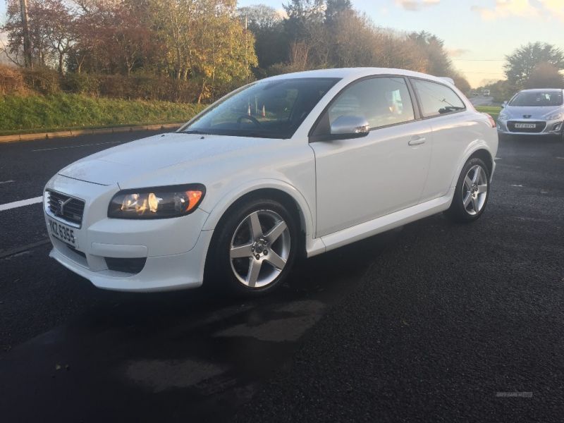 2010 Volvo C30 R-DESIGN image 1