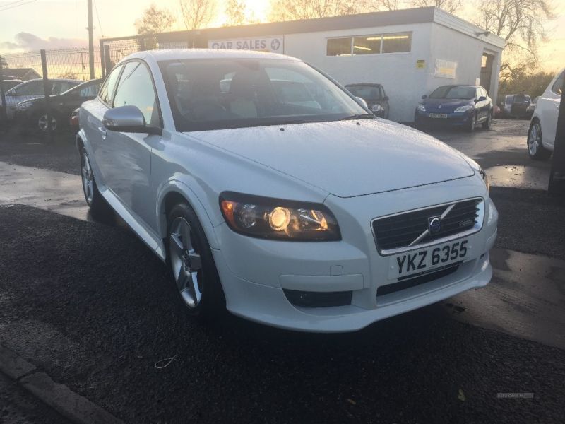 2010 Volvo C30 R-DESIGN image 2