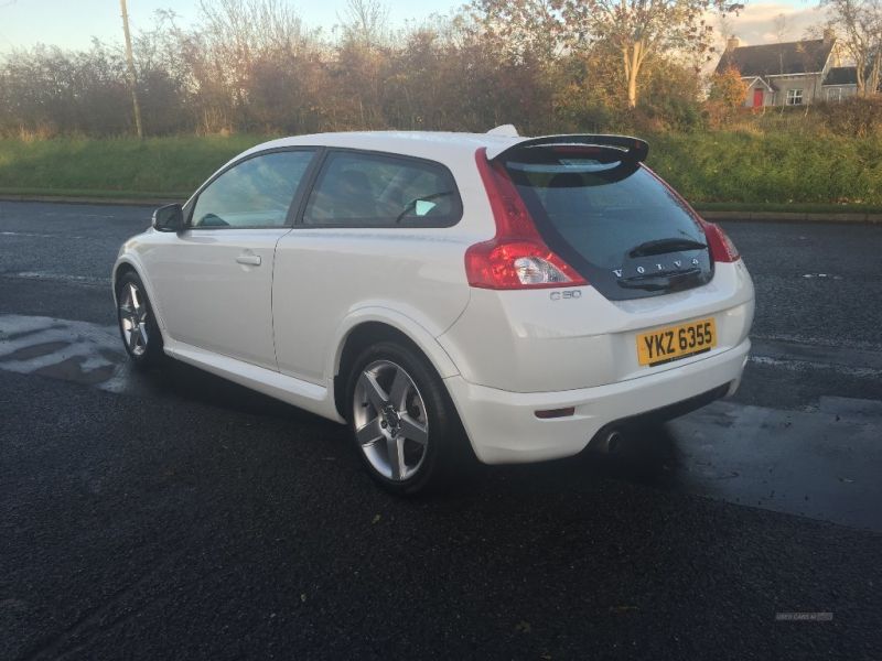2010 Volvo C30 R-DESIGN image 3