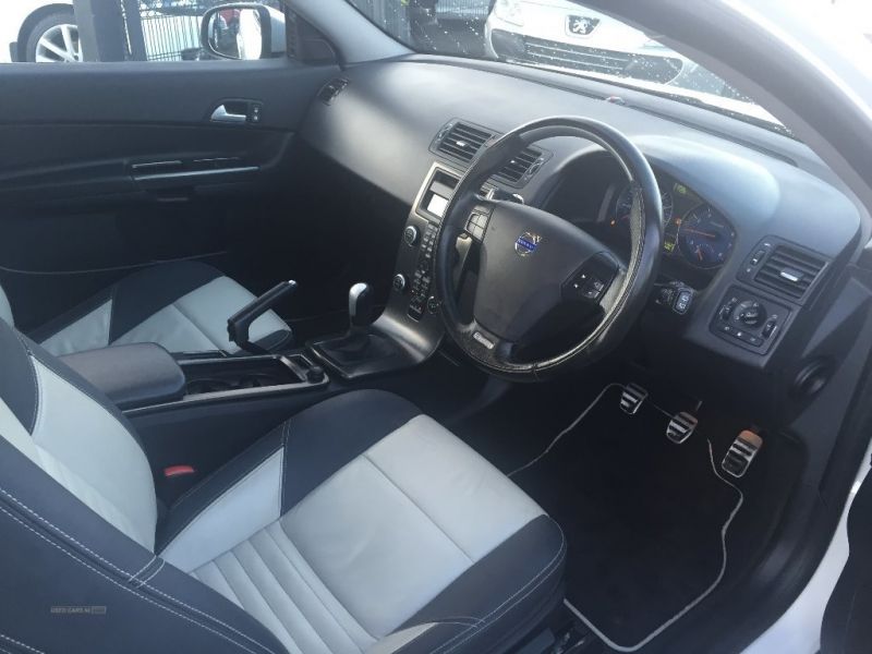 2010 Volvo C30 R-DESIGN image 6