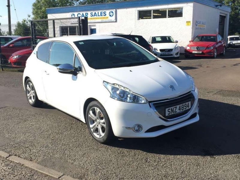 2013 Peugeot 208 ALLURE image 1