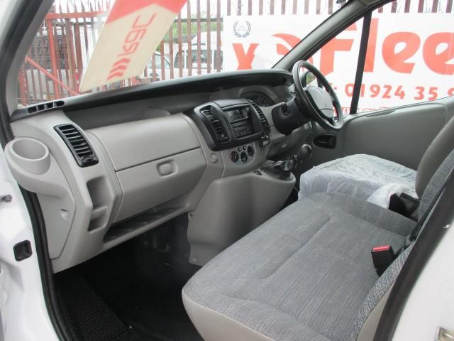 2009 RENAULT TRAFIC 2.0 DCI SWB 5d image 7