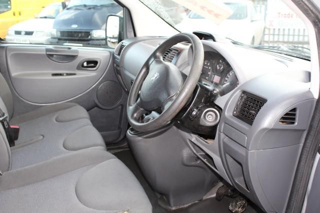 2010 PEUGEOT EXPERT 2.0 HDI SWB 5d image 7