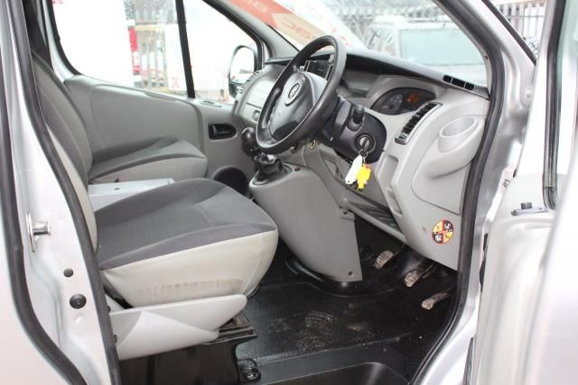 2008 VAUXHALL VIVARO 2.0 CDTI 5d image 6