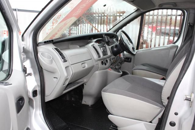 2008 VAUXHALL VIVARO 2.0 CDTI 5d image 7