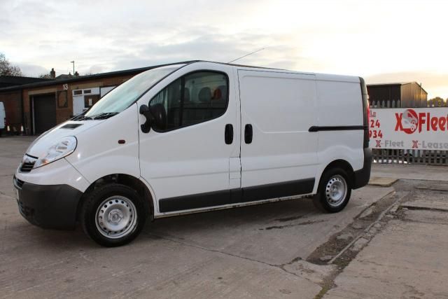 2011 VAUXHALL VIVARO 2.0 CDTI 5d image 2