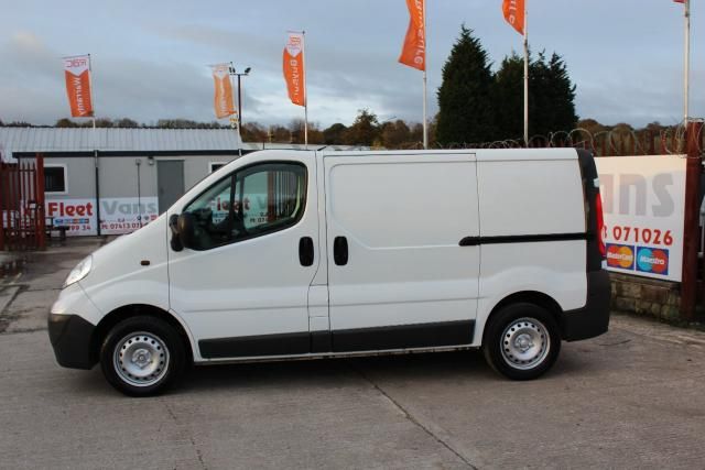 2011 VAUXHALL VIVARO 2.0 CDTI 5d image 4