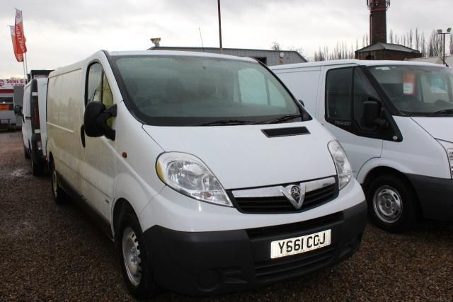 2011 VAUXHALL VIVARO 2.0 CDTI 5d image 2