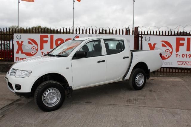 2012 MITSUBISHI L200 2.5 DI-D 4X4 LB DCB 5d image 4