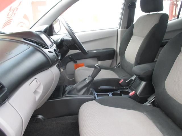 2012 MITSUBISHI L200 2.5 DI-D 4X4 LB DCB 5d image 7