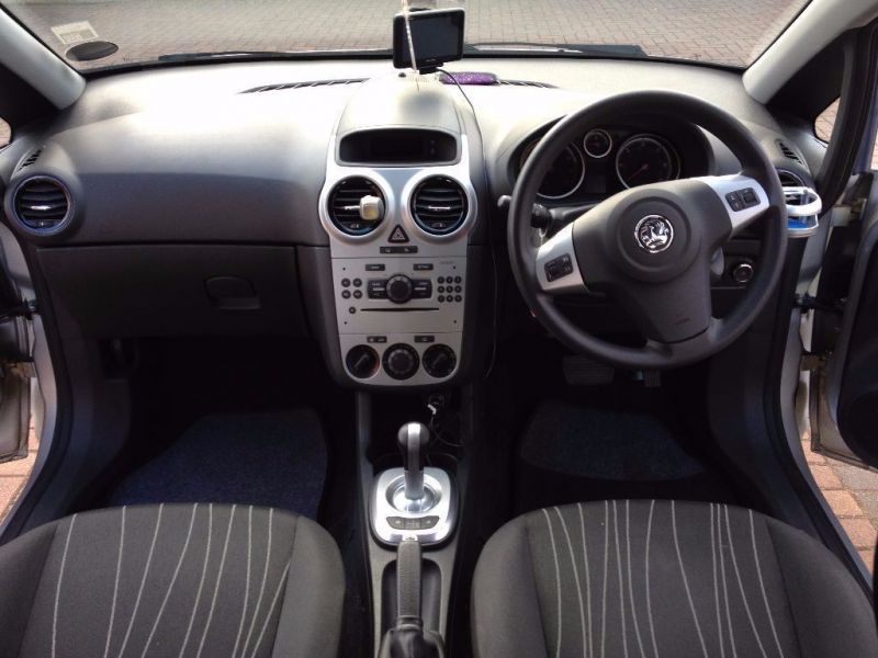 2011 Vauxhall Corsa Automatic image 6