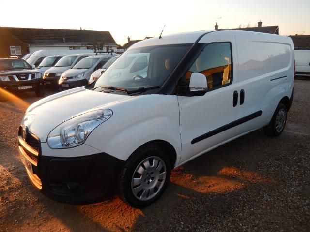 2011 FIAT DOBLO MAXI 1.6 16V SX MULTIJET image 1
