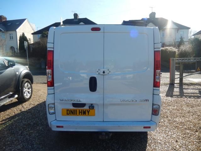 2011 VAUXHALL VIVARO SPORTIVE 2.0CDTI image 3