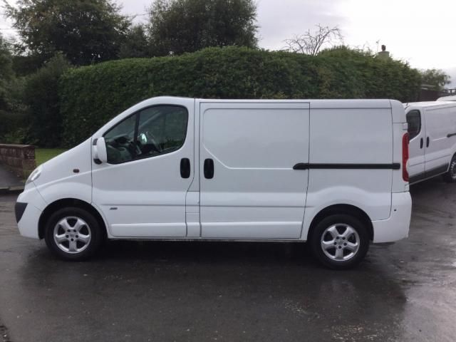 2011 VAUXHALL VIVARO 2.0 CDTi Sportive image 3