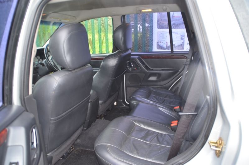 2003 JEEP GRAND CHEROKEE LIMITED V8 image 8